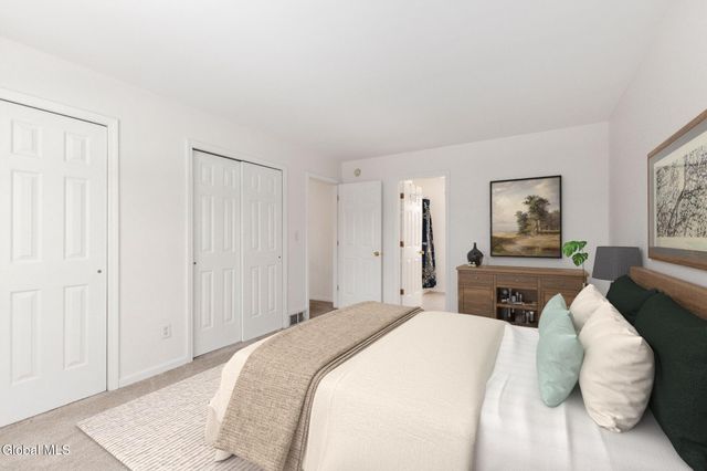 4 Deer Run, East Greenbush, NY 12144