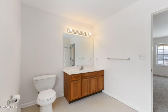 4 Deer Run, East Greenbush, NY 12144