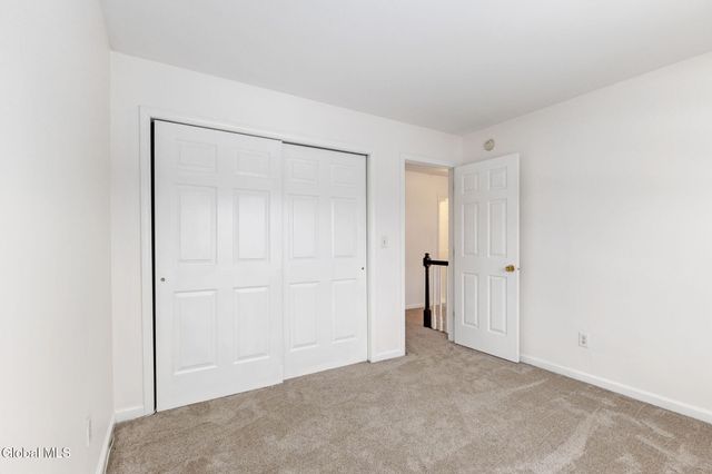 4 Deer Run, East Greenbush, NY 12144