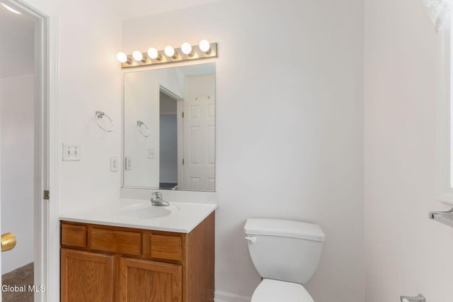 4 Deer Run, East Greenbush, NY 12144