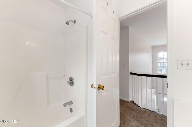 4 Deer Run, East Greenbush, NY 12144