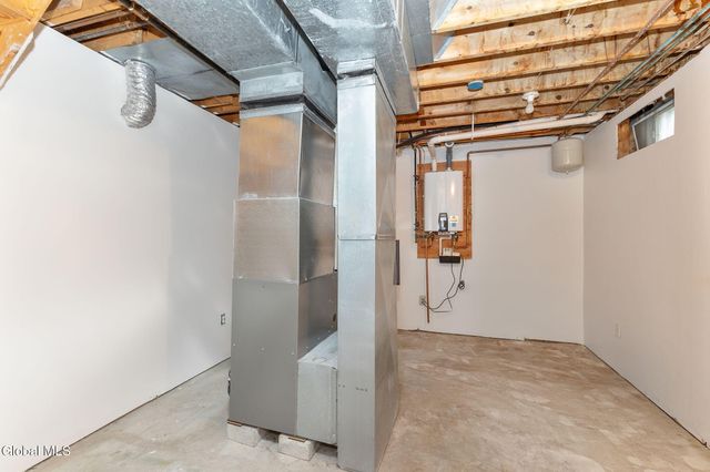 4 Deer Run, East Greenbush, NY 12144