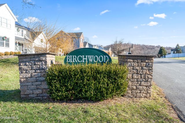 4 Deer Run, East Greenbush, NY 12144