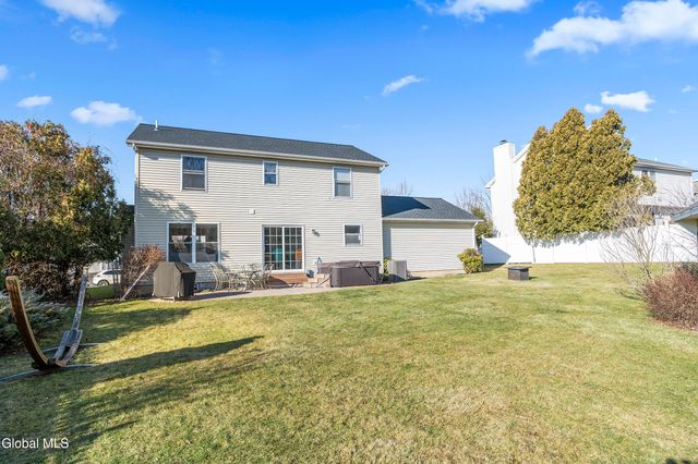 4 Deer Run, East Greenbush, NY 12144