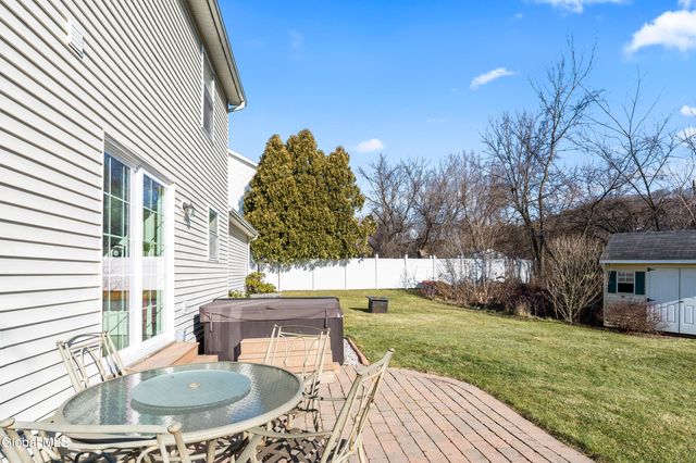 4 Deer Run, East Greenbush, NY 12144