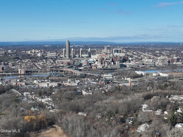 4 Deer Run, East Greenbush, NY 12144