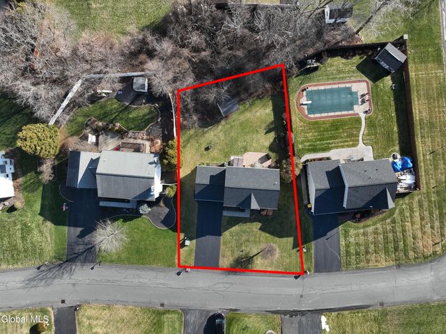 4 Deer Run, East Greenbush, NY 12144