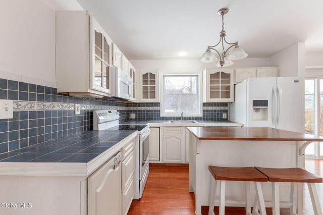 4 Deer Run, East Greenbush, NY 12144