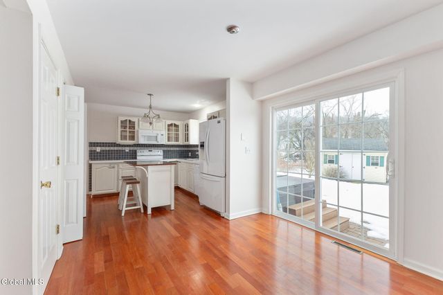 4 Deer Run, East Greenbush, NY 12144