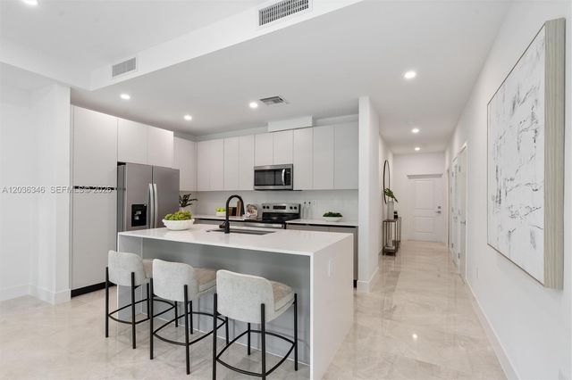 1555 NW 94TH Way, Coral Springs, FL 33071