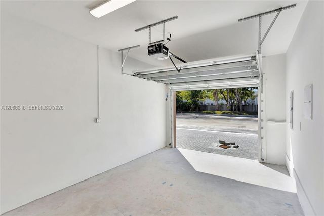 1555 NW 94TH Way, Coral Springs, FL 33071
