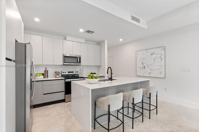 1555 NW 94TH Way, Coral Springs, FL 33071