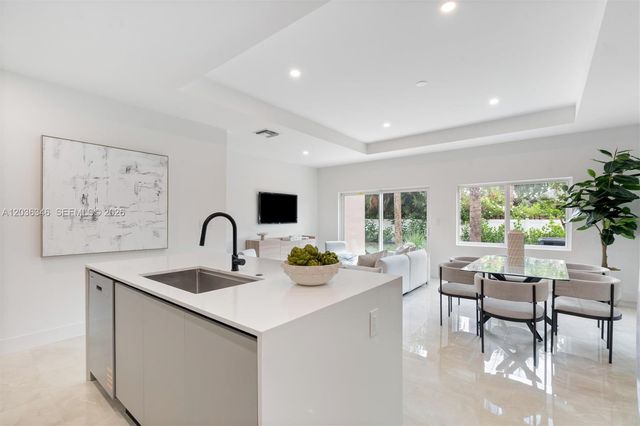 1555 NW 94TH Way, Coral Springs, FL 33071