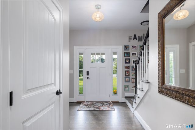 81 Evergreen Crossing, New Hartford, CT 06057