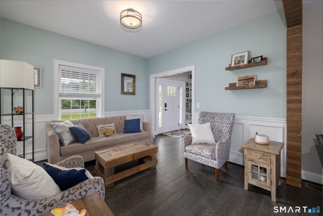 81 Evergreen Crossing, New Hartford, CT 06057