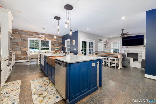 81 Evergreen Crossing, New Hartford, CT 06057
