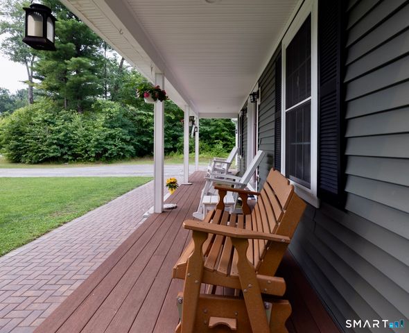 81 Evergreen Crossing, New Hartford, CT 06057