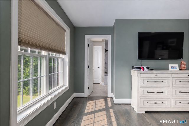 81 Evergreen Crossing, New Hartford, CT 06057