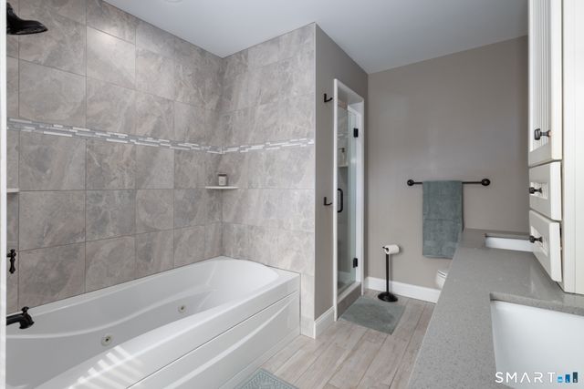 81 Evergreen Crossing, New Hartford, CT 06057