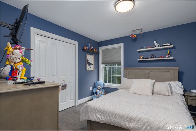 81 Evergreen Crossing, New Hartford, CT 06057