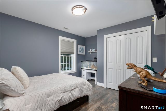 81 Evergreen Crossing, New Hartford, CT 06057