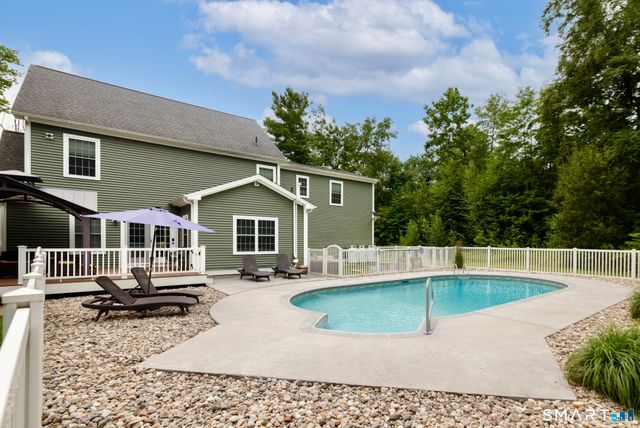 81 Evergreen Crossing, New Hartford, CT 06057