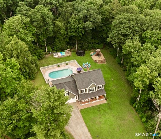 81 Evergreen Crossing, New Hartford, CT 06057