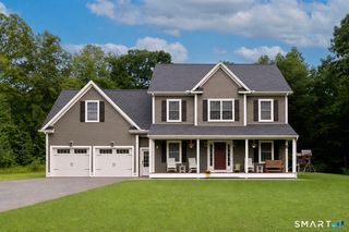 81 Evergreen Crossing, New Hartford, CT 06057