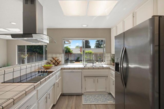 992 Branham Lane, San Jose, CA 95136