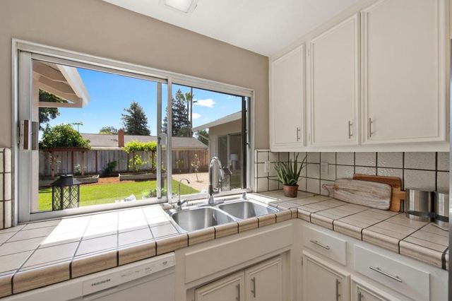 992 Branham Lane, San Jose, CA 95136