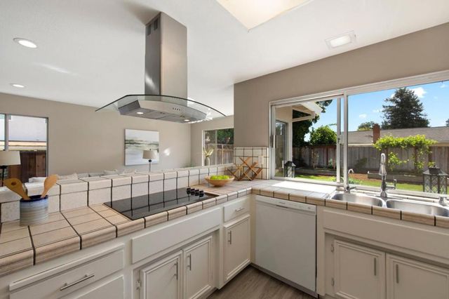 992 Branham Lane, San Jose, CA 95136