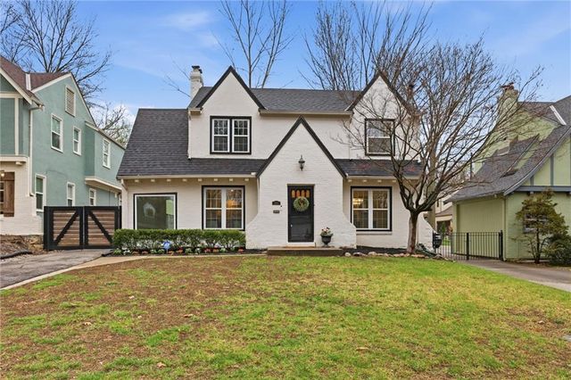 1263 W Gregory Boulevard, Kansas City, MO 64114