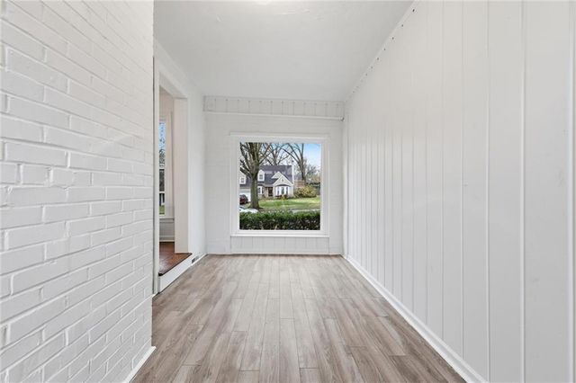 1263 W Gregory Boulevard, Kansas City, MO 64114