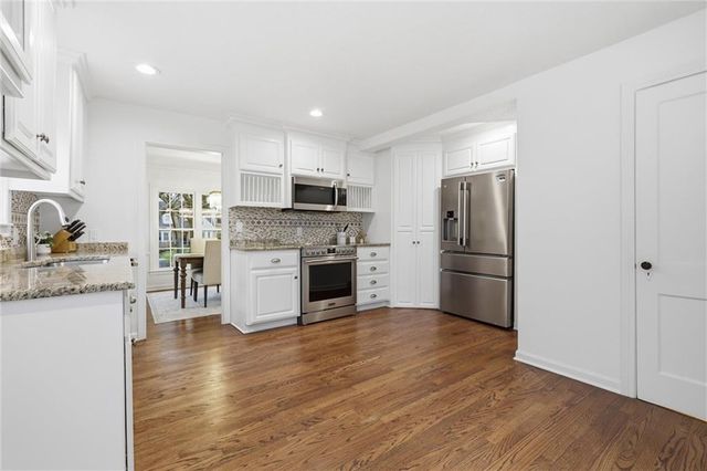 1263 W Gregory Boulevard, Kansas City, MO 64114