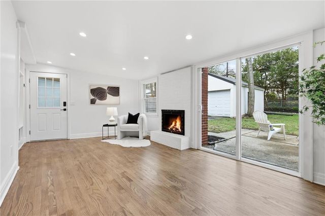 1263 W Gregory Boulevard, Kansas City, MO 64114