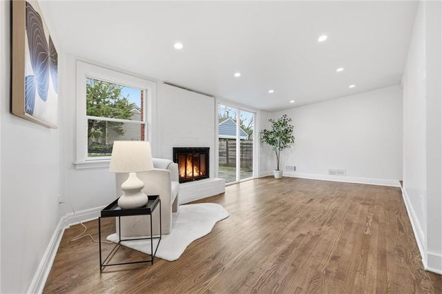 1263 W Gregory Boulevard, Kansas City, MO 64114