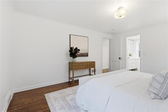 1263 W Gregory Boulevard, Kansas City, MO 64114