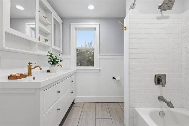 1263 W Gregory Boulevard, Kansas City, MO 64114