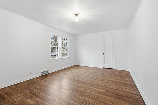 1263 W Gregory Boulevard, Kansas City, MO 64114