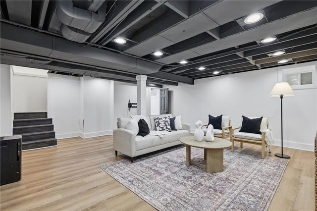 1263 W Gregory Boulevard, Kansas City, MO 64114