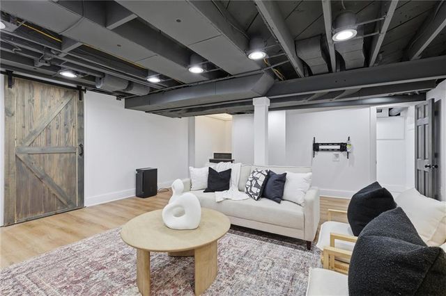 1263 W Gregory Boulevard, Kansas City, MO 64114