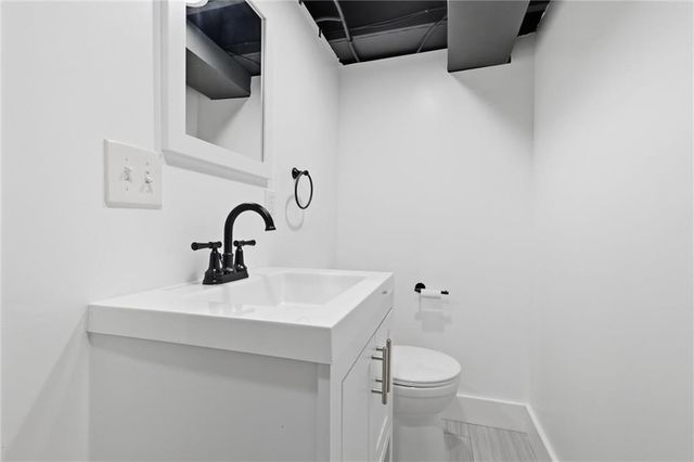 1263 W Gregory Boulevard, Kansas City, MO 64114