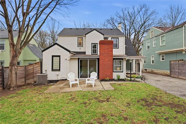 1263 W Gregory Boulevard, Kansas City, MO 64114