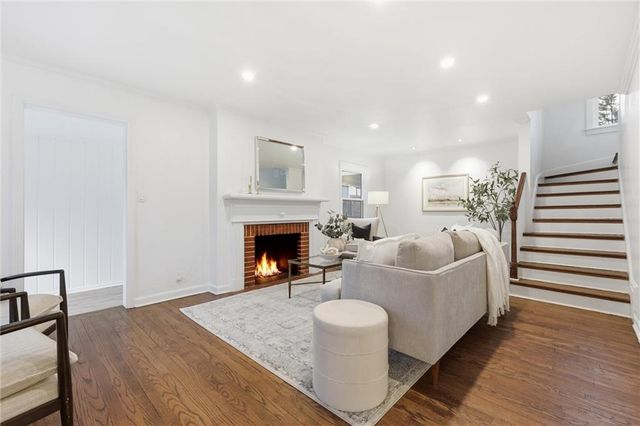 1263 W Gregory Boulevard, Kansas City, MO 64114