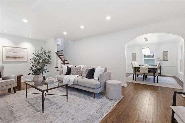 1263 W Gregory Boulevard, Kansas City, MO 64114