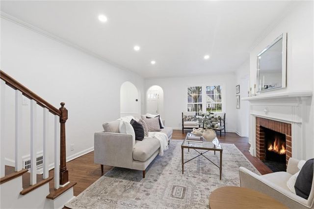 1263 W Gregory Boulevard, Kansas City, MO 64114