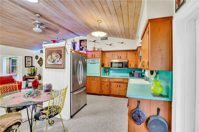 2661 Victory Boulevard, Vero Beach, FL 32960