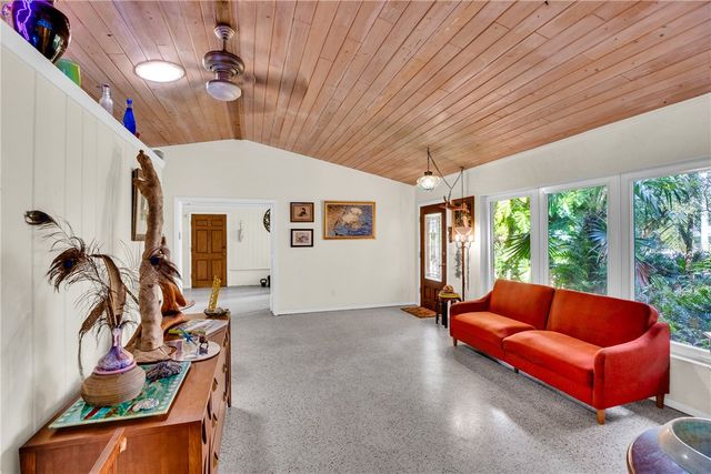 2661 Victory Boulevard, Vero Beach, FL 32960