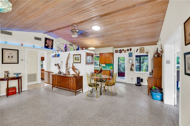 2661 Victory Boulevard, Vero Beach, FL 32960