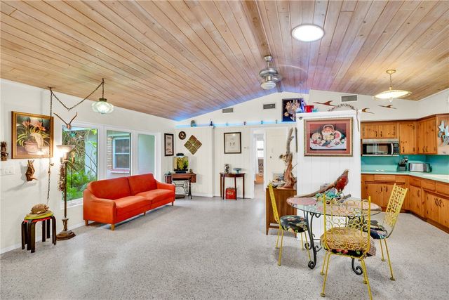 2661 Victory Boulevard, Vero Beach, FL 32960